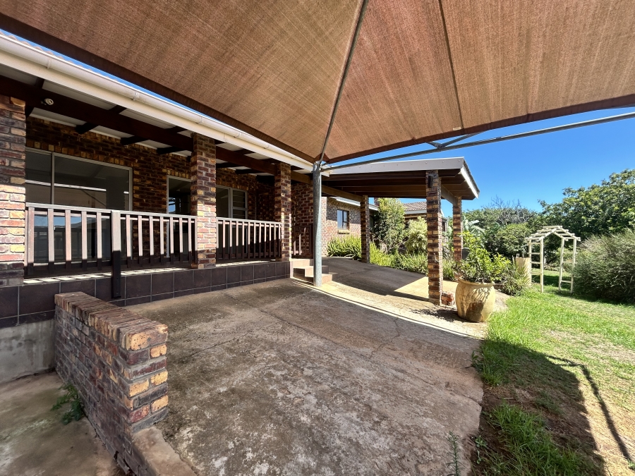 4 Bedroom Property for Sale in Wavecrest Eastern Cape